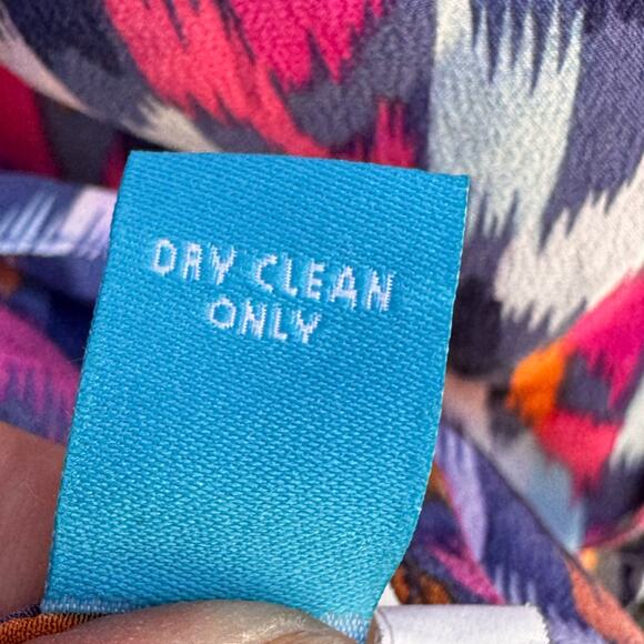 Tori Richard 100% Silk Sleeveless Geometric Abstract Blouse Women’s Size 0 - Picture 9 of 10